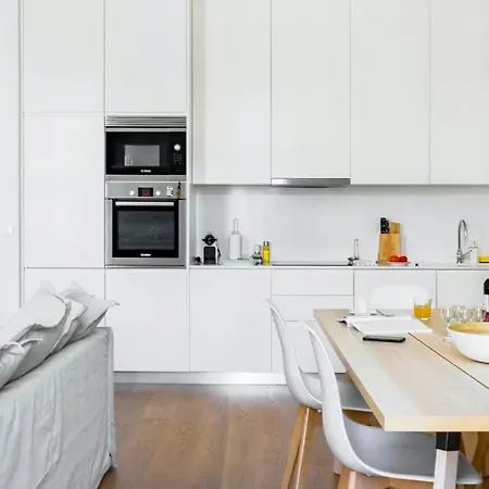 Apartment Plum Guide - Live To Tell
